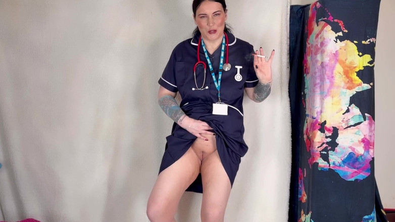 MissFFW: 看護師、ファッフル、タバコとトイレが欲しくてたまらない