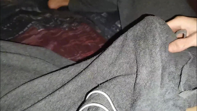 SEXY_GUYBEST: Potężny penis przepływa obficie do dźwięków kominka Bez rąk