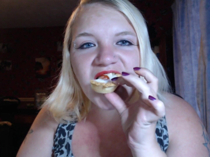Akosti Rain: Cake time with Akosti