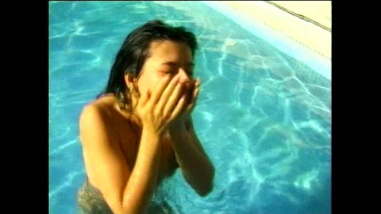 Dark Holes: Böyle Bir Eşek Hiç Görülmemişti: Garson Ona Zevk Veriyor