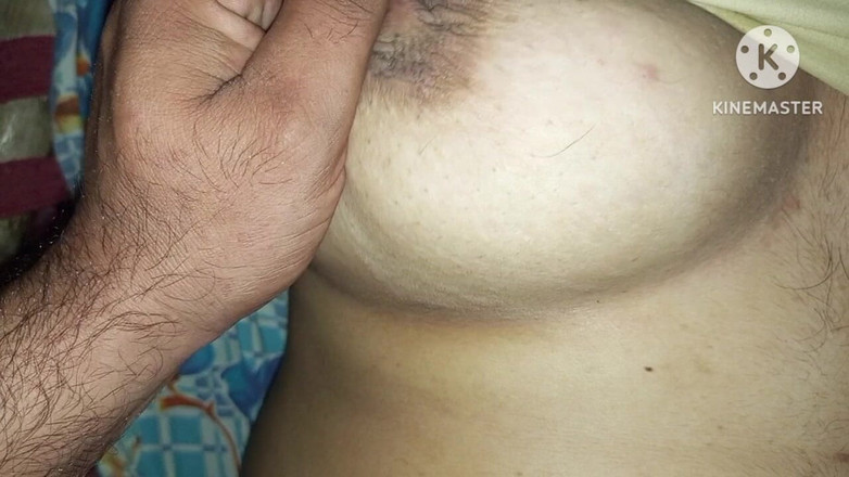 Lubnawife: Une femme au foyer pakistanaise fait une danse strip-tease complète