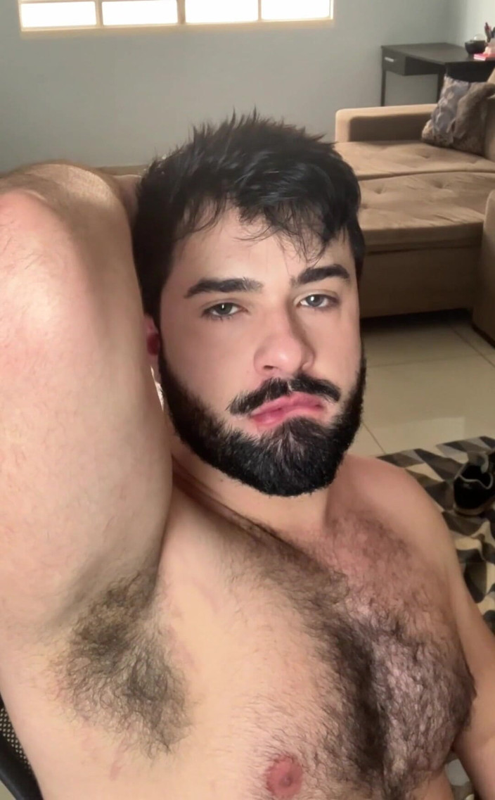 vincentandvitor: Quería tanto uno de ustedes aquí ahora en mi pezón...