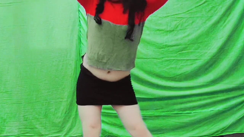 Kitty_Cross: Ladyboy Sissy Kitty 귀여운 젊은 크로스드레서 솔로 스트립쇼