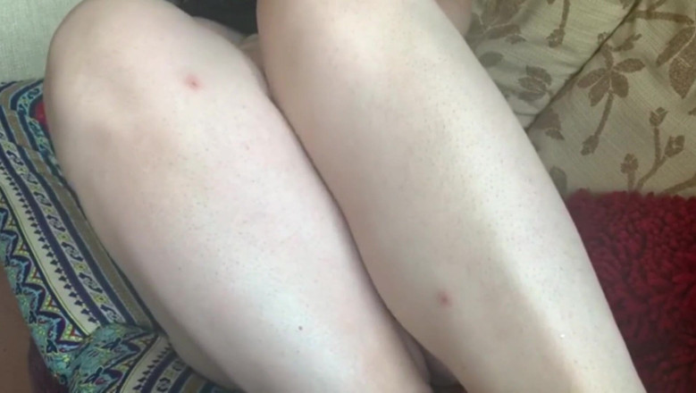 Real homemade BBW BBC porn: YoungEnglishBBW leží na pohovce tření šukání mé kundičky