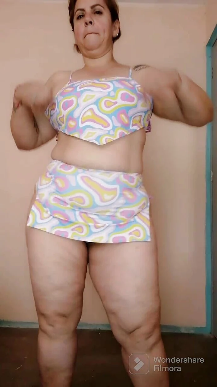 Culonaexquisita: Modeling New Swimwear