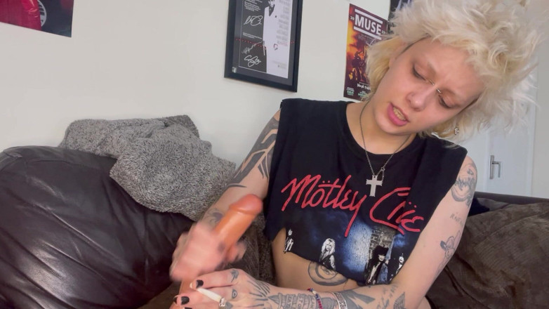 Glitterqueen1999: Silent Smoking Handjob JOI Blowjob Spit Long Tongue