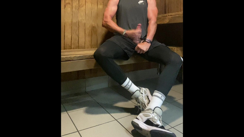 JockDad87: Noch eine ladung sperma in der sauna von JockDad87