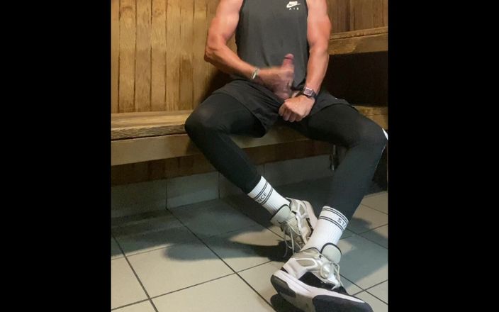 JockDad87: Otra carga de semen en la sauna de JockDad87