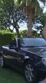 Fuckndrive - sgrillettamento di figa in un Clk Benz