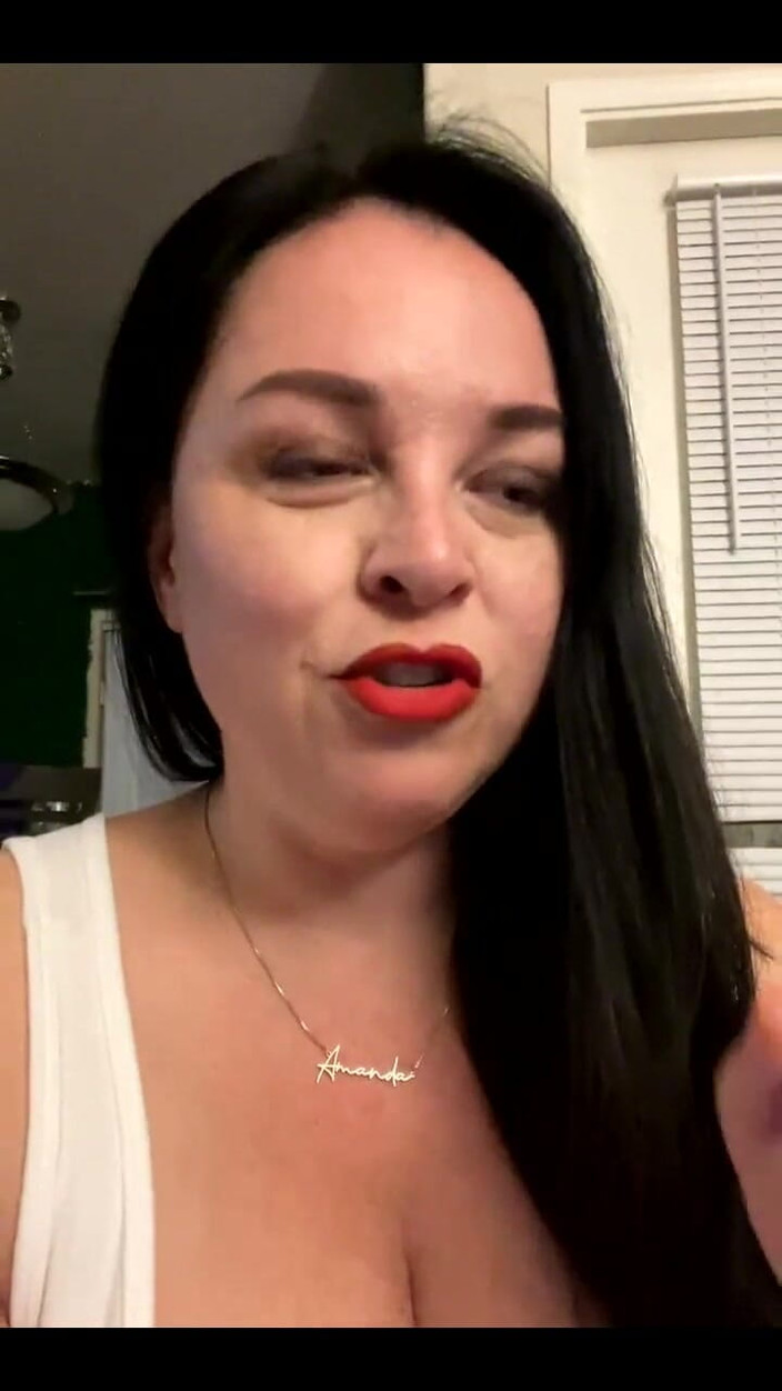 Amanda Thickk: Strumieniuj z dużymi piersiami