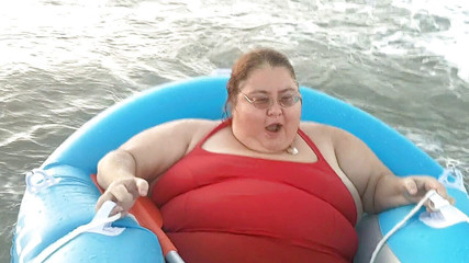 BBW nurse Vicki adventures with friends: Není zábavné dobrodružství na mořských lodích!