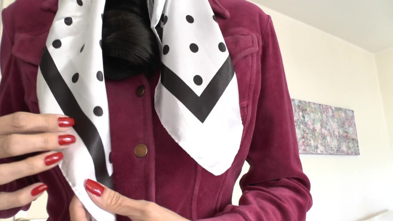Lady Victoria Valente: Démonstration Beaux foulards en satin, JOI, Lady Victoria Valente