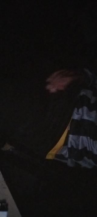 AlexAlejandro13: Dotýkám se sama sebe před jejími kalhotami