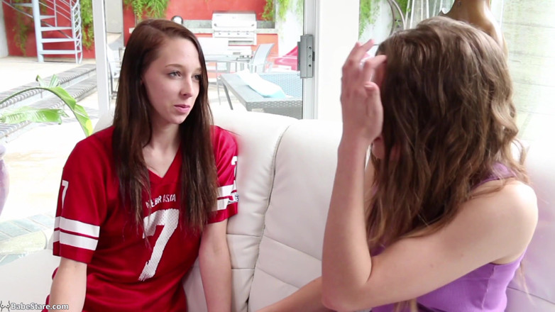Babe Stare: Teens with fresh faces love eating pussy