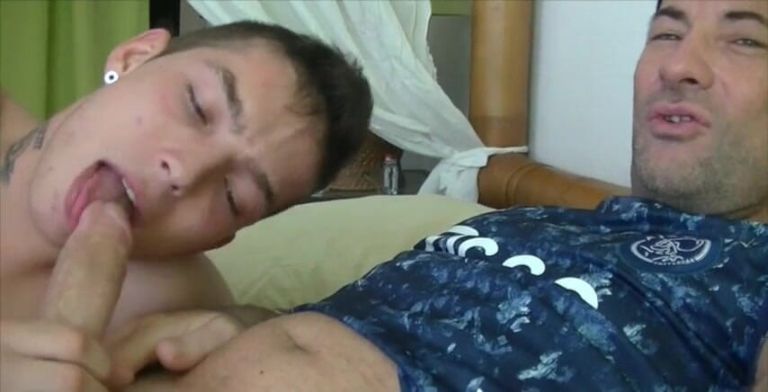 Crunch French bareback porn: Sexy Twink saje mého xxl ptáka a šuká mě Bbk a...