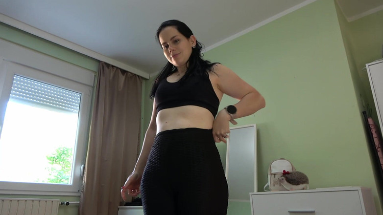 Anna Sky: Anna si tante athenol lagi asik nyepong kontol pelatih olahraganya