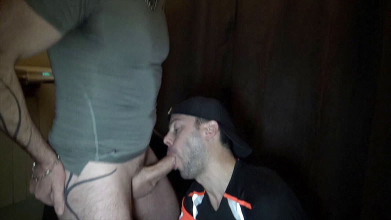 BAD BOYS FUCKERS FROM FRANCE: Surově ošukaná badboyem v práci