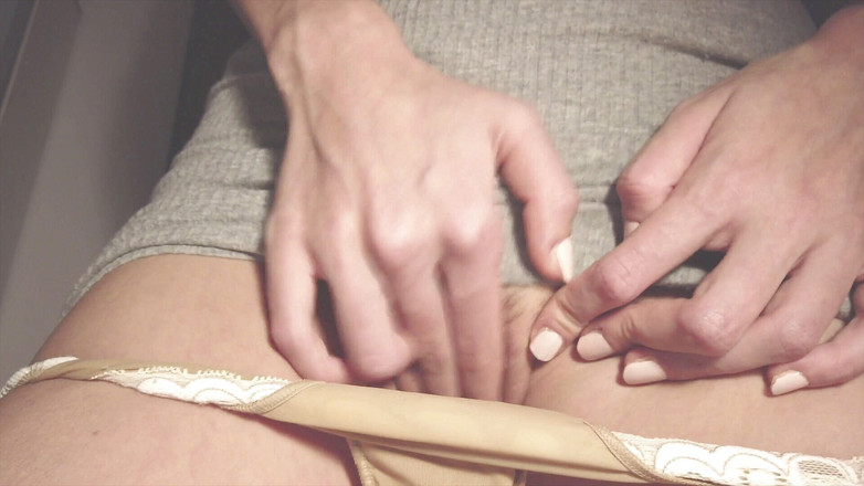 CandiceDelaware: Fingering memek berbuluku sugar-daddy