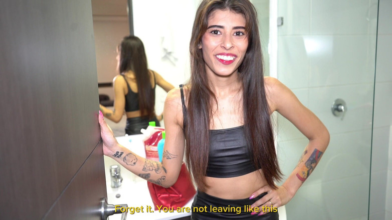 Valentino Roca TV: Seks dubur dengan Latina mungil suka bermain