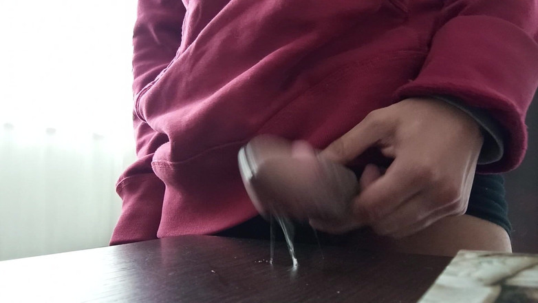 Un Loquito Mas: Mi bagno mentre mi strofina il cazzo sulla scrivania