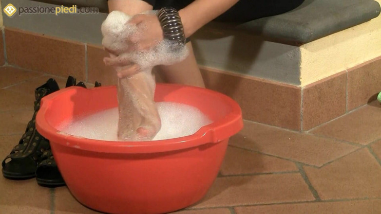 Foot Fetish HD: Barbara i jej mokre stopy