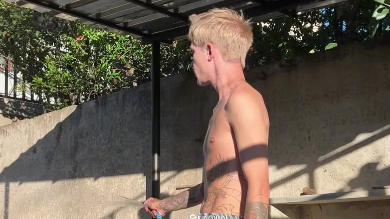 Max Gen: Načapal svého přítele, jak si honí s velkým ptákem, vyšel,...