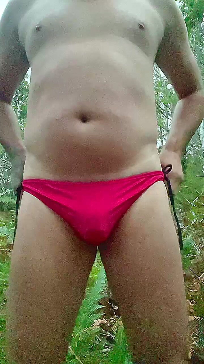 Madaussiehere: Venkovní bushwalk v mých růžových bikinách