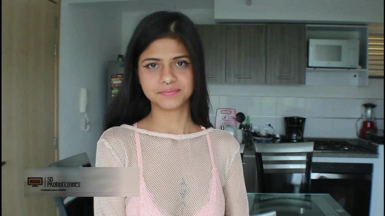 Britany: Piękna gorąca brunetka rucha pasierba w domu - porno po hiszpańsku