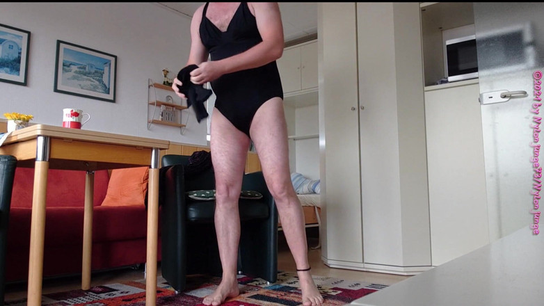 Carmen_Nylonjunge: Part 1 - Styling fun in the apartment on vacation 2019 ** putting on **