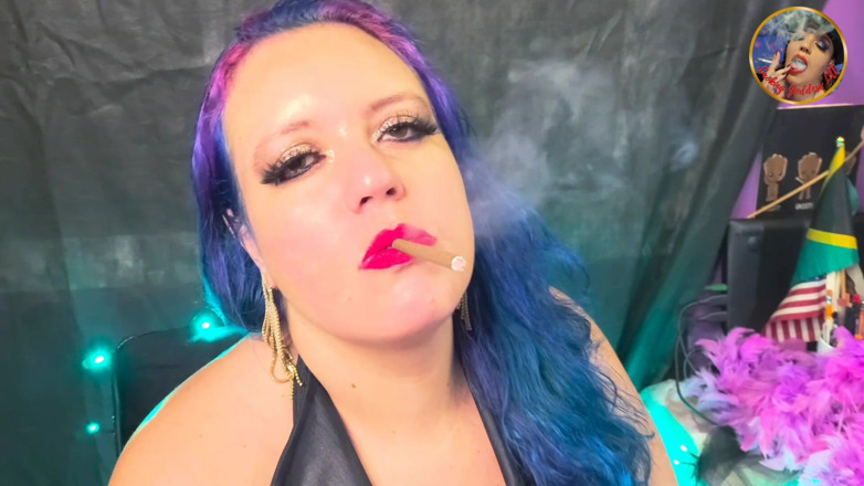 Lilli Cukierek Cox: More120s Sexy Smoking
