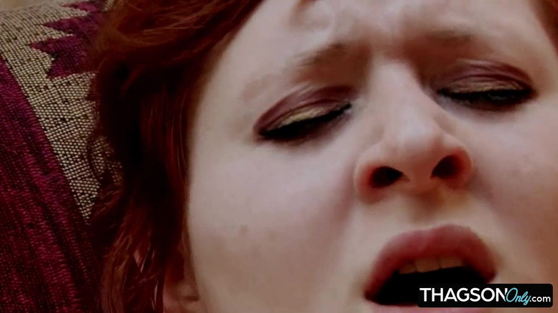 THAGSON ONLY: Awek kurus menjolok pepek ketatnya hingga orgasme