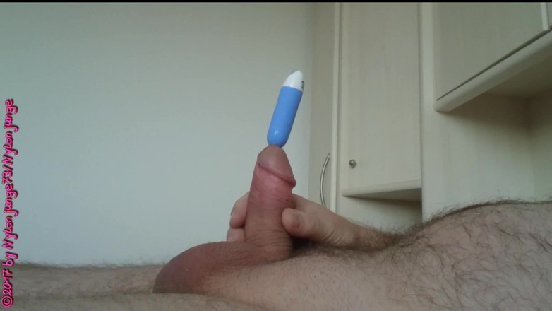 Carmen_Nylonjunge: Мій вібратор на уриночці