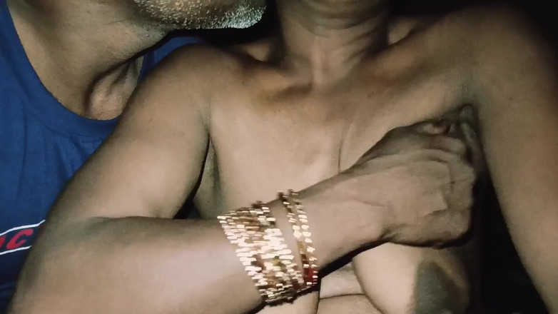 Ghazipur Uttar: 남친과 야외에서 섹스하는 인도 와이프