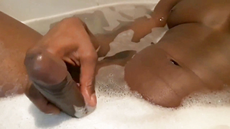 Big black cock BBCee: Nata4sex - jeu solo rapide dans le bain
