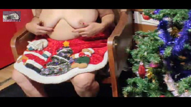 Casal Gresopio Female: Moeder Kerstmis streelt zichzelf met Kerstmis 2025 - 2