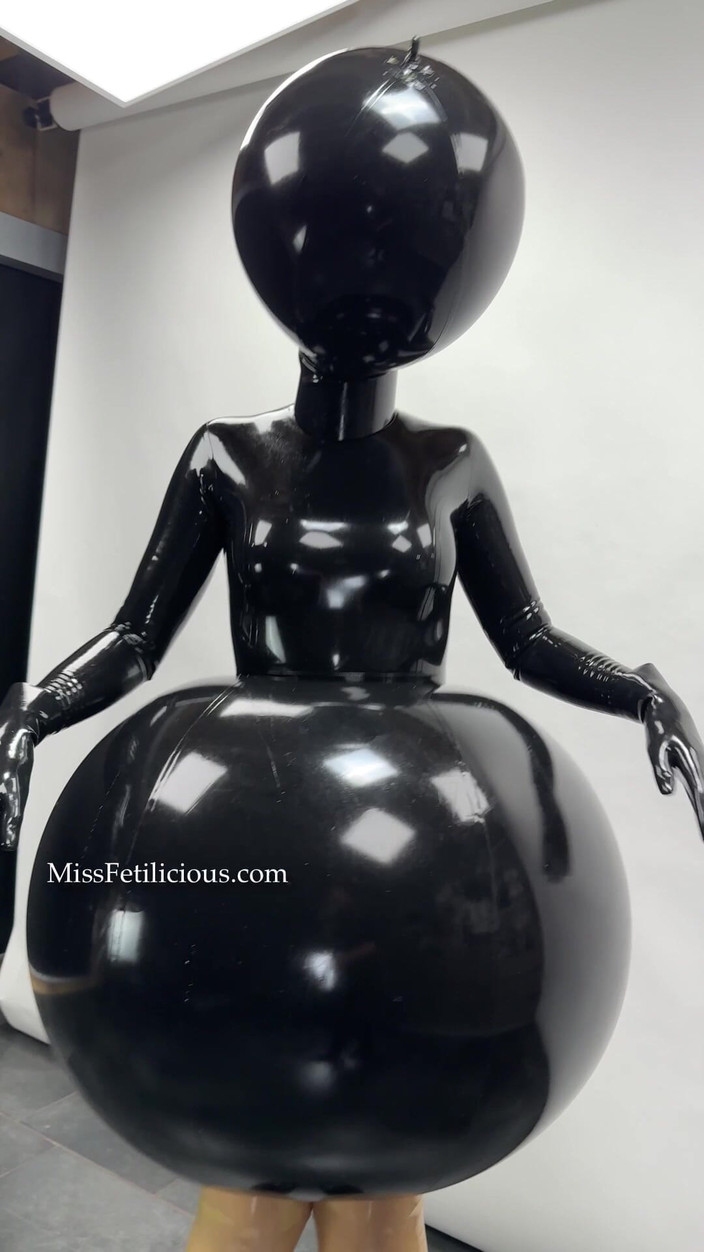 Miss_Fetilicious: Bạn nghĩ gì về chiếc váy bơm hơi của tôi?