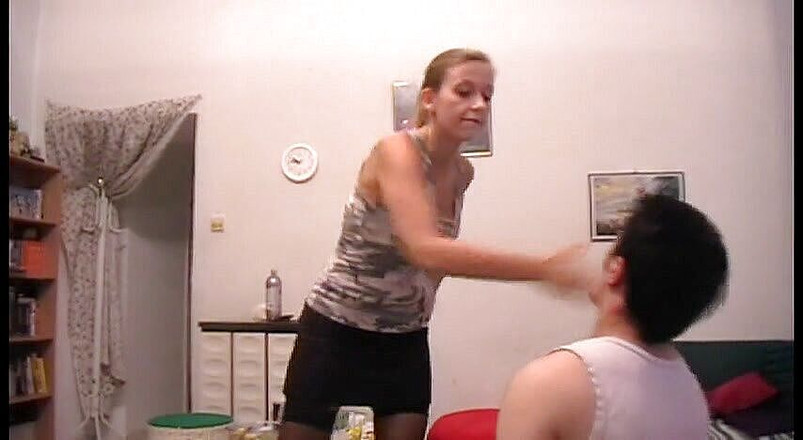 Femdom Austria: Hamba dapat pancutan mani di muka