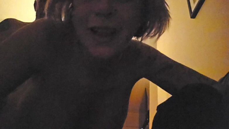 SilverFux: Неверная домохозяйка получает месть, снимает себя на видео, как трахается раком ее лучший мужчина друга