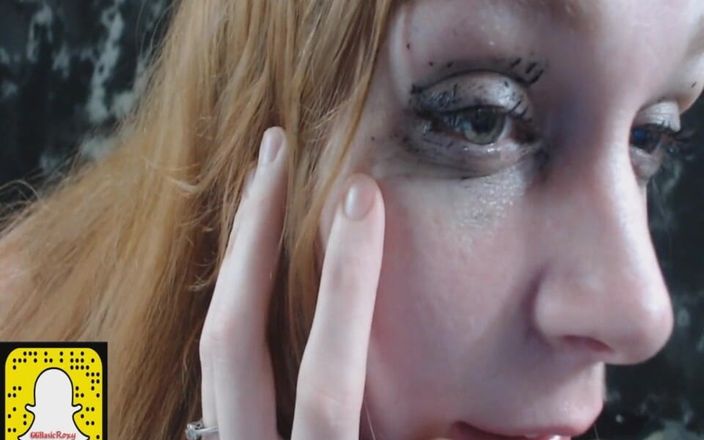 GamerGirlRoxy: Крупним планом, брудний камшот на обличчя після глибокого заглоту