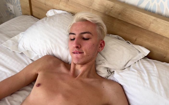 Sandro Jenner: Pappa rycker av sin styvsons enorma kuk och kommer mycket...
