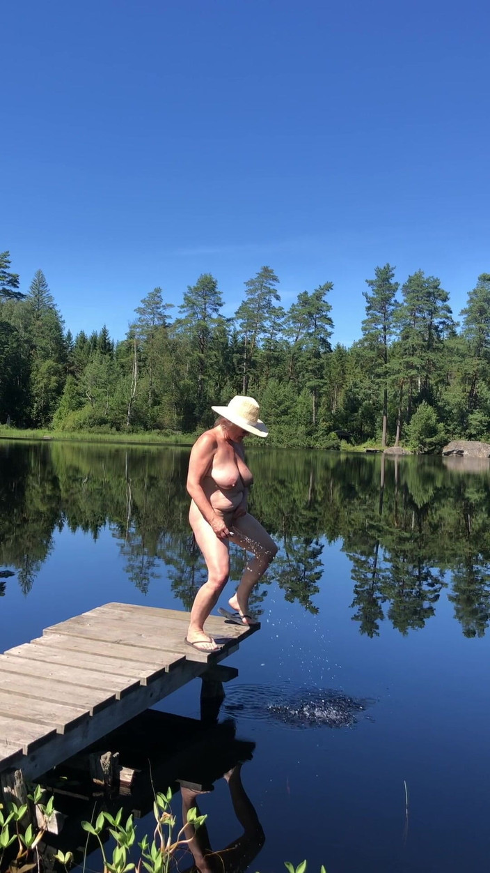 Hotwifekbh: 아마추어 집에서 만든 미시 거유 와이프 오줌싸기