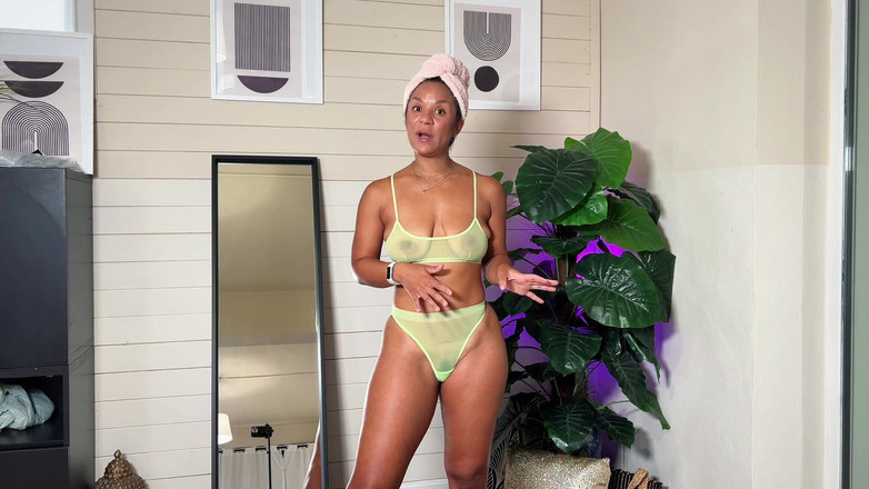 Miss Fluo: 透明内衣尝试黑色熟女