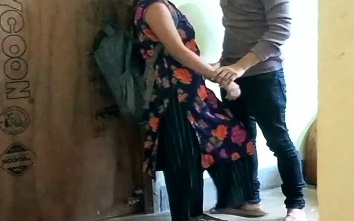 Fantacycutting: Une fille couche avec son ami pendant ses frais de...