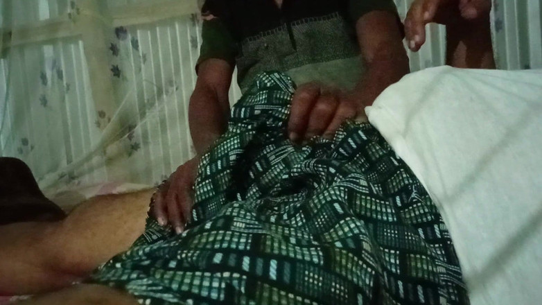 Assam sex king: Indická Desi gay Ghush vesnická přírodní masáž těla s velkým...