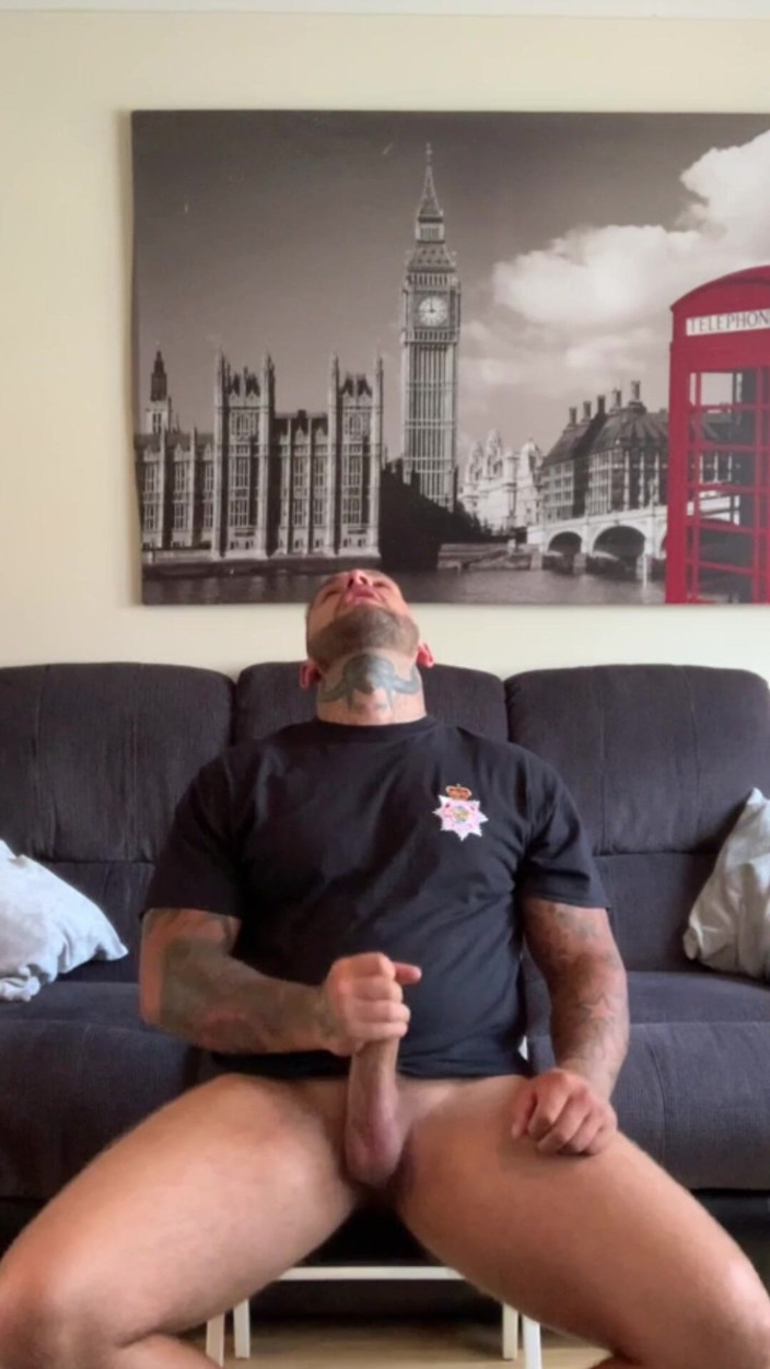 Andyleexxx: Fireman Andy Cums