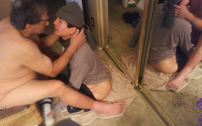 Lymph Guy: Chico discapacitado chupa a papá para mantenerse caliente