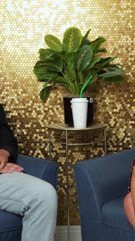 Onları içeri sokuyor - Richelle Ryan genç bir delikanlıyı vahşi bir gezintiye çıkarıyor