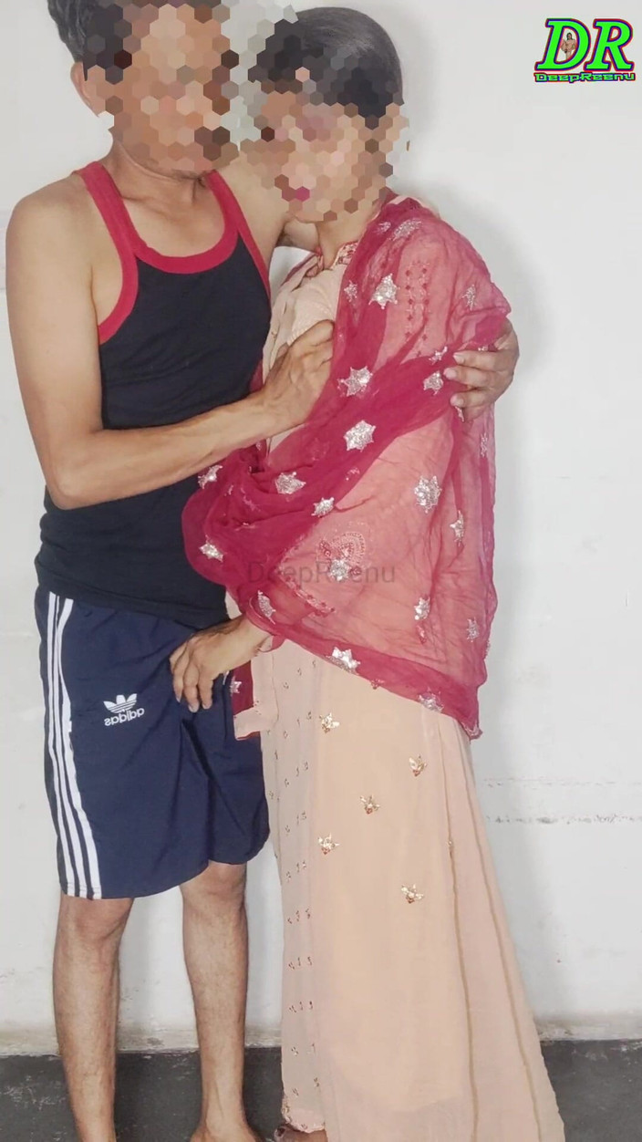 DeepReenu123: Deep Dikongkek Makcik Panas Dalam Posisi Berdiri