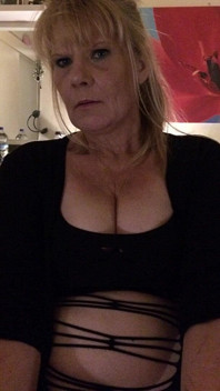 MILF-t Deepthroat a výstřik na obličej