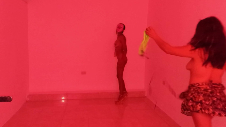 Martin13: 질을 보여주는 관능적인 춤을 추기 위해 함께 모이는 가장 친한 친구